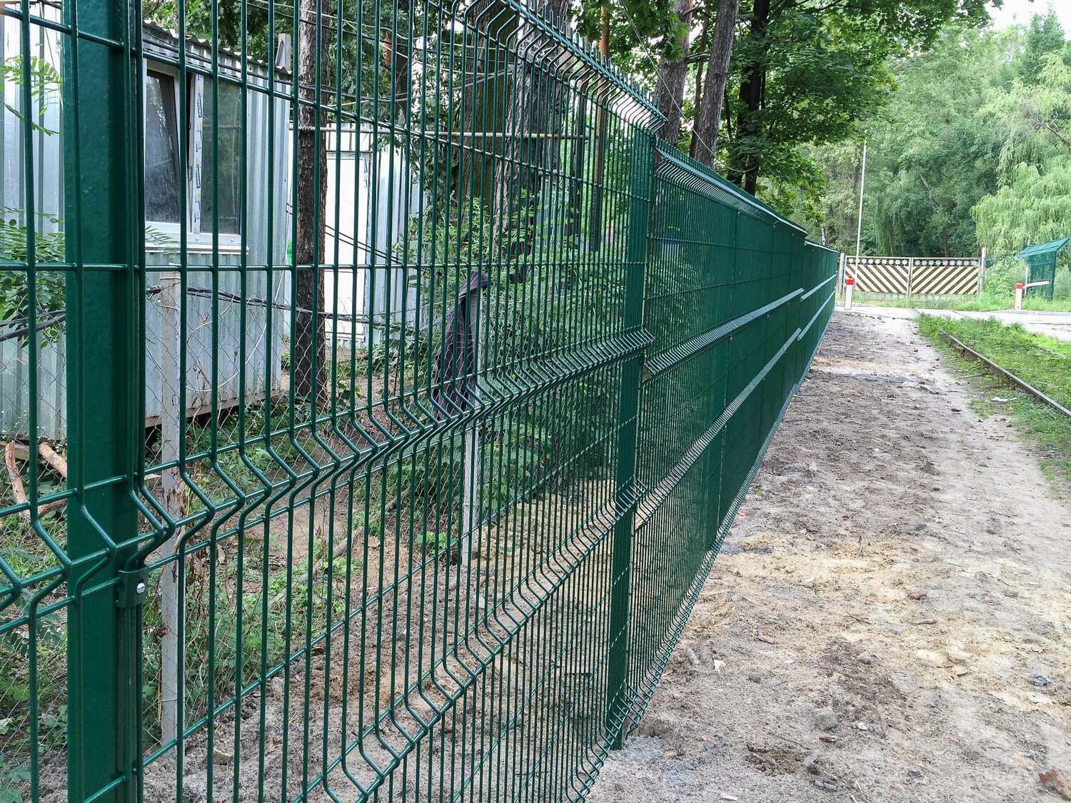 Европейский забор из металла с полимерным покрытием